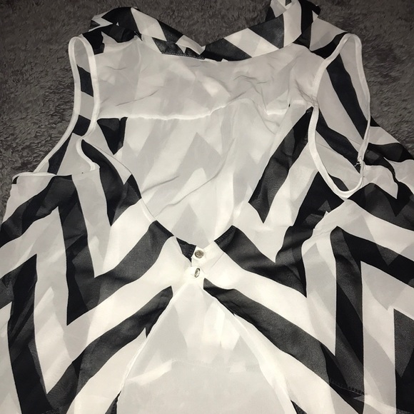 A lose Blouse - Picture 2 of 4